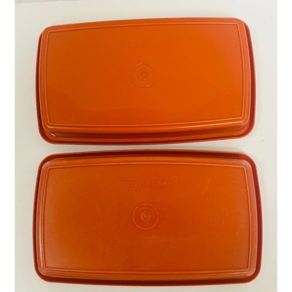 Tupperware Vintage Paprika 9x5